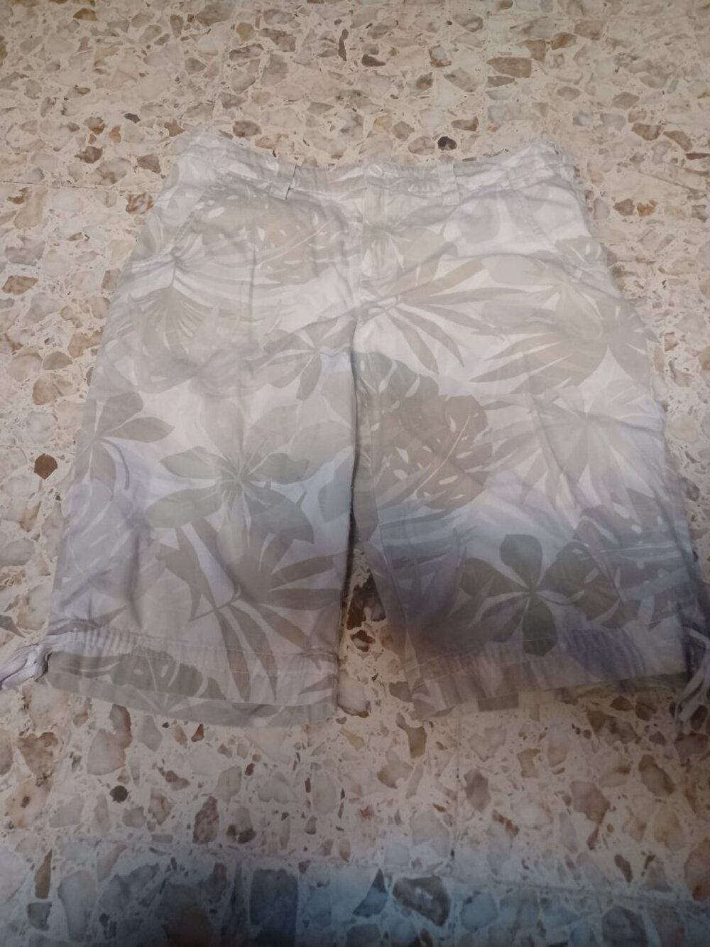 Caribbean Joe Women's Long Shorts SZ 8 Tan Gray Tropical Theme